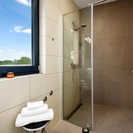 Beautiful 115 With Pool In Visnjan * Katun
