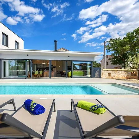Beautiful 115 With Pool In Visnjan Βίλα