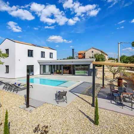 Beautiful 115 With Pool In Visnjan Βίλα