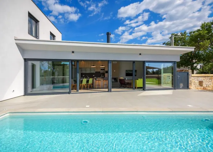 Beautiful 115 With Pool In Visnjan Willa