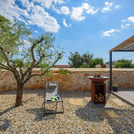 Beautiful 115 With Pool In Visnjan * Katun
