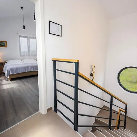 Beautiful 115 With Pool In Visnjan *