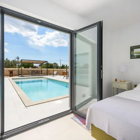 Beautiful 115 With Pool In Visnjan Katun