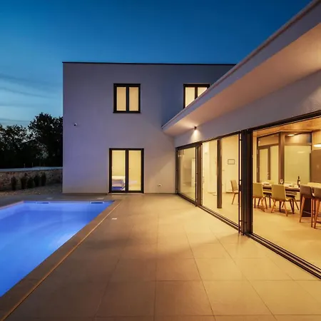 Beautiful 115 With Pool In Visnjan Katun