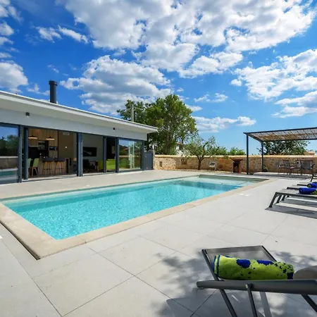 Beautiful 115 With Pool In Visnjan