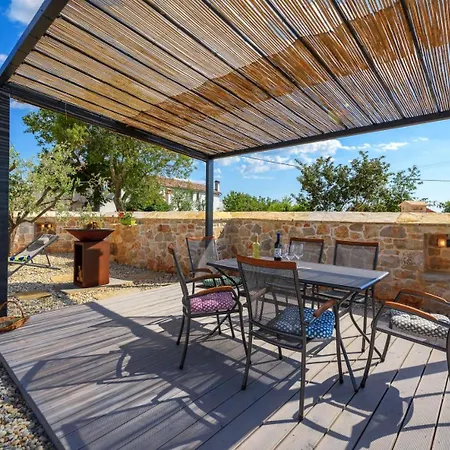Beautiful 115 With Pool In Visnjan * Katun
