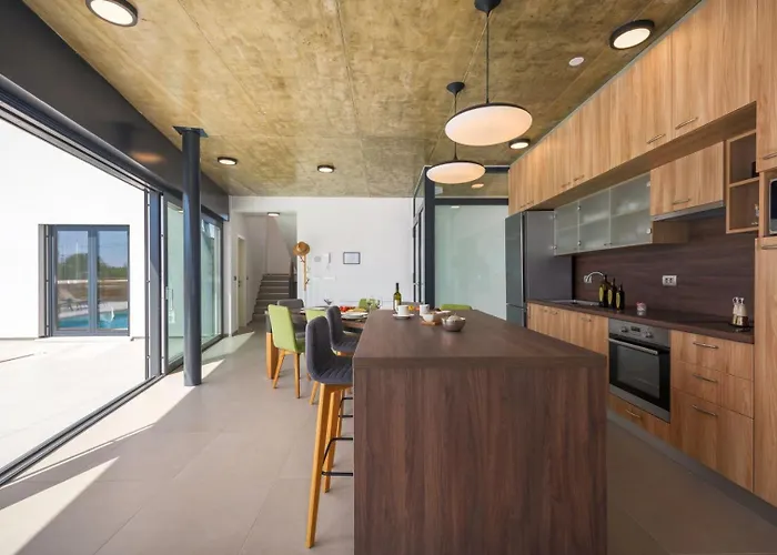 Beautiful 115 With Pool In Visnjan *