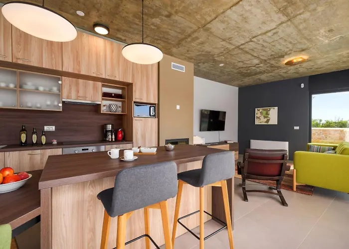 Beautiful 115 With Pool In Visnjan * Katun