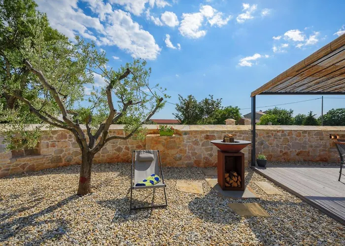 Beautiful 115 With Pool In Visnjan * Katun