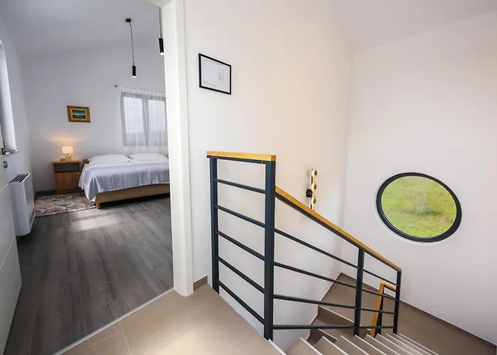 Beautiful 115 With Pool In Visnjan *