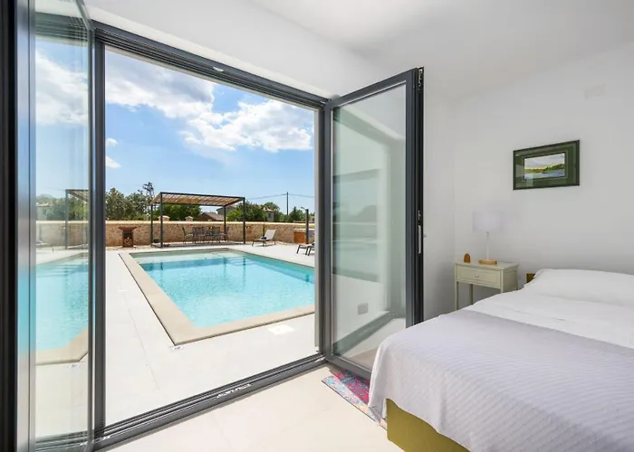 Beautiful 115 With Pool In Visnjan Katun