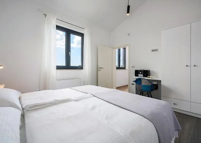 Beautiful 115 With Pool In Visnjan Katun