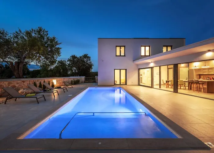 Beautiful 115 With Pool In Visnjan *