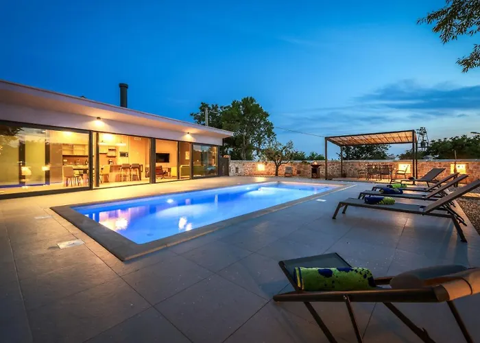 Beautiful 115 With Pool In Visnjan