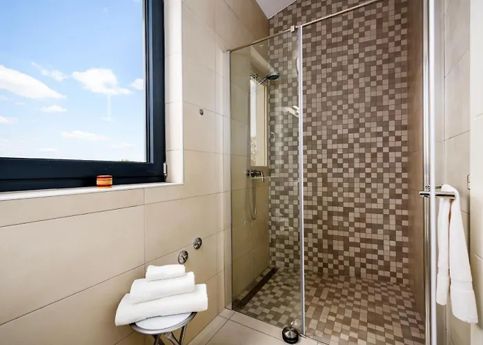 Beautiful 115 With Pool In Visnjan *